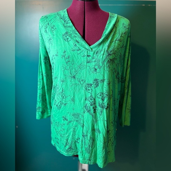 Liz Claiborne Tops - Liz Claiborne Green Navy Blue Floral Blouse